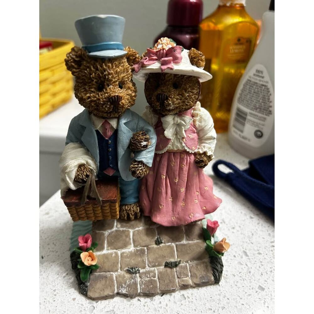 The Windsor Bears of Cranbury Commons Danielle and Derek Sunday Best Figurine